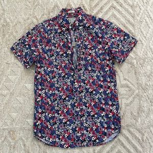 New With Tags J Crew Floral cotton Men’s Button Down Shirt XS